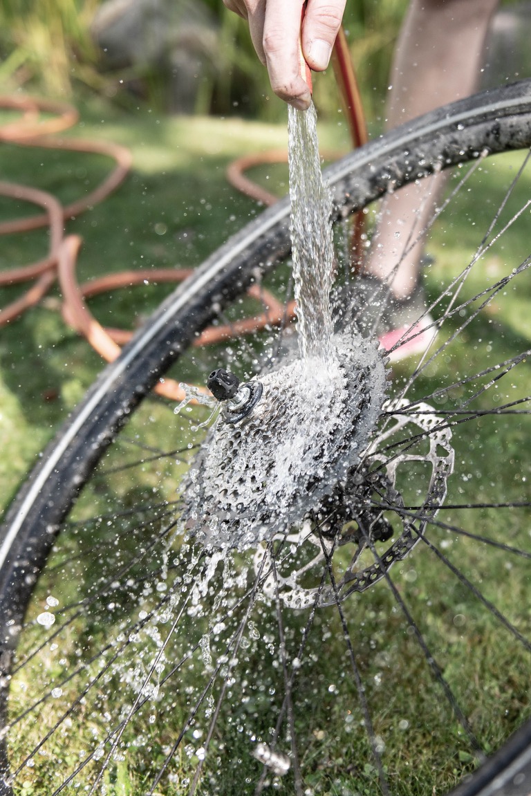 e-bike-reiniger-abspuelen